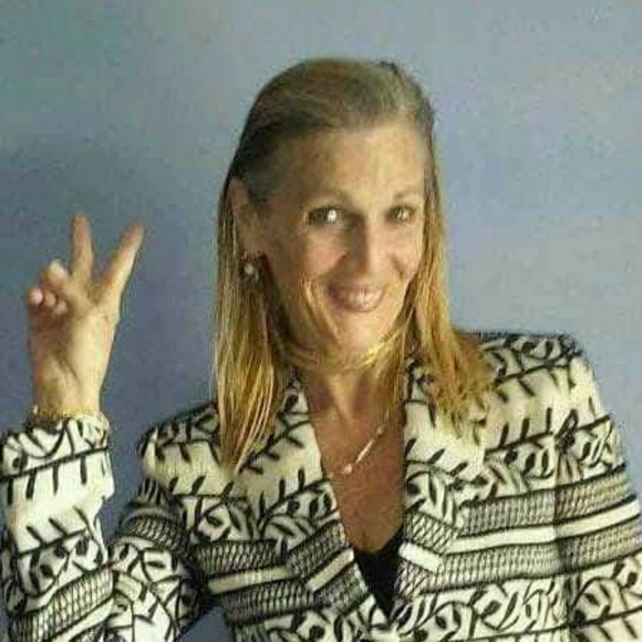 Meet your Posher, Melanie - Picture 1 of 3